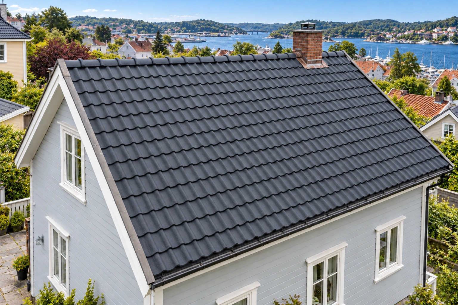 Eksisterende betongstein med en ny mørk overflatebehandling.